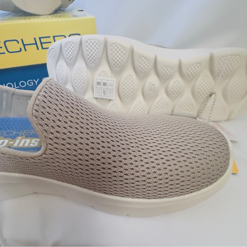 Skechers Woman's Hands Free Slip In Go Walk Flex Relish Sneakers SZ 8 Taupe NWT - Picture 8 of 12